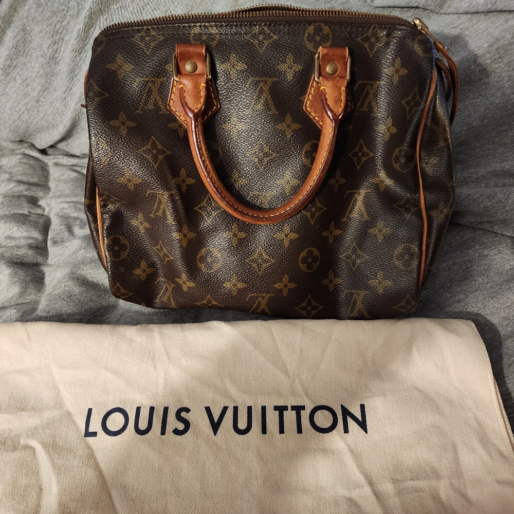 Louis Vuitton speedy